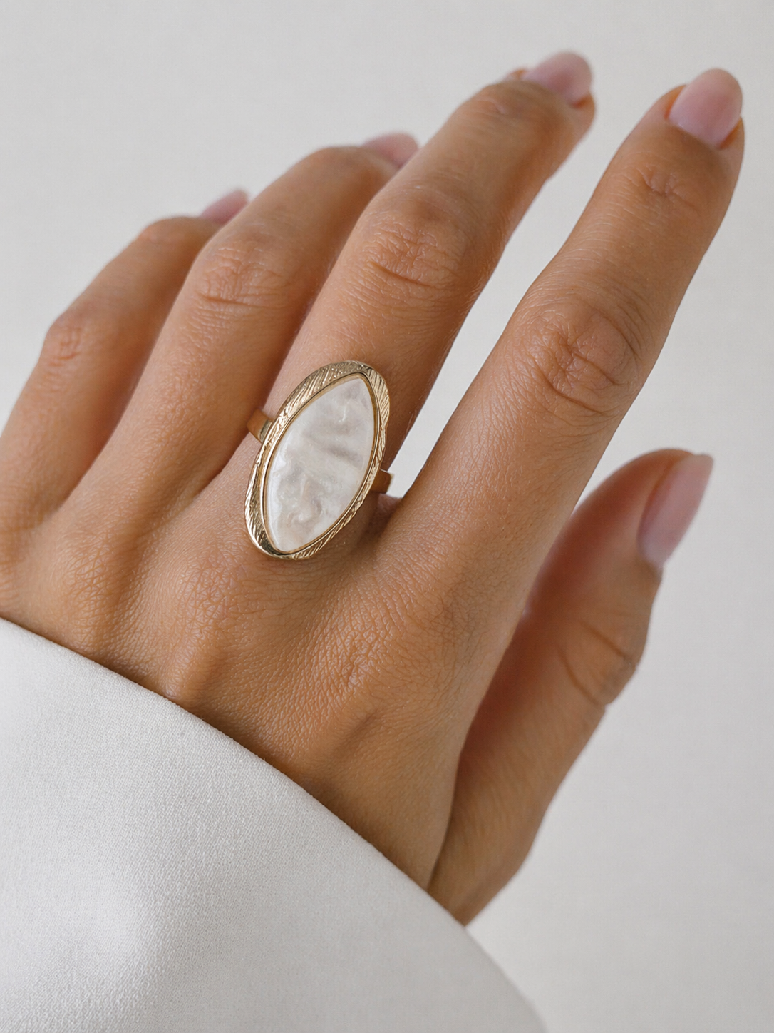 Anello Ovale Madreperla