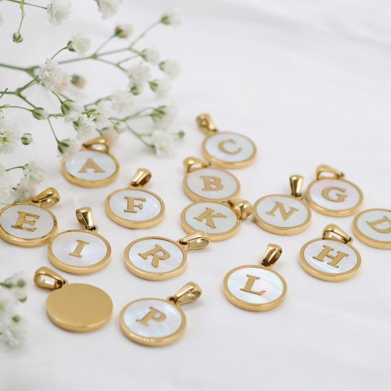 Ciondolo Lettera Madreperla