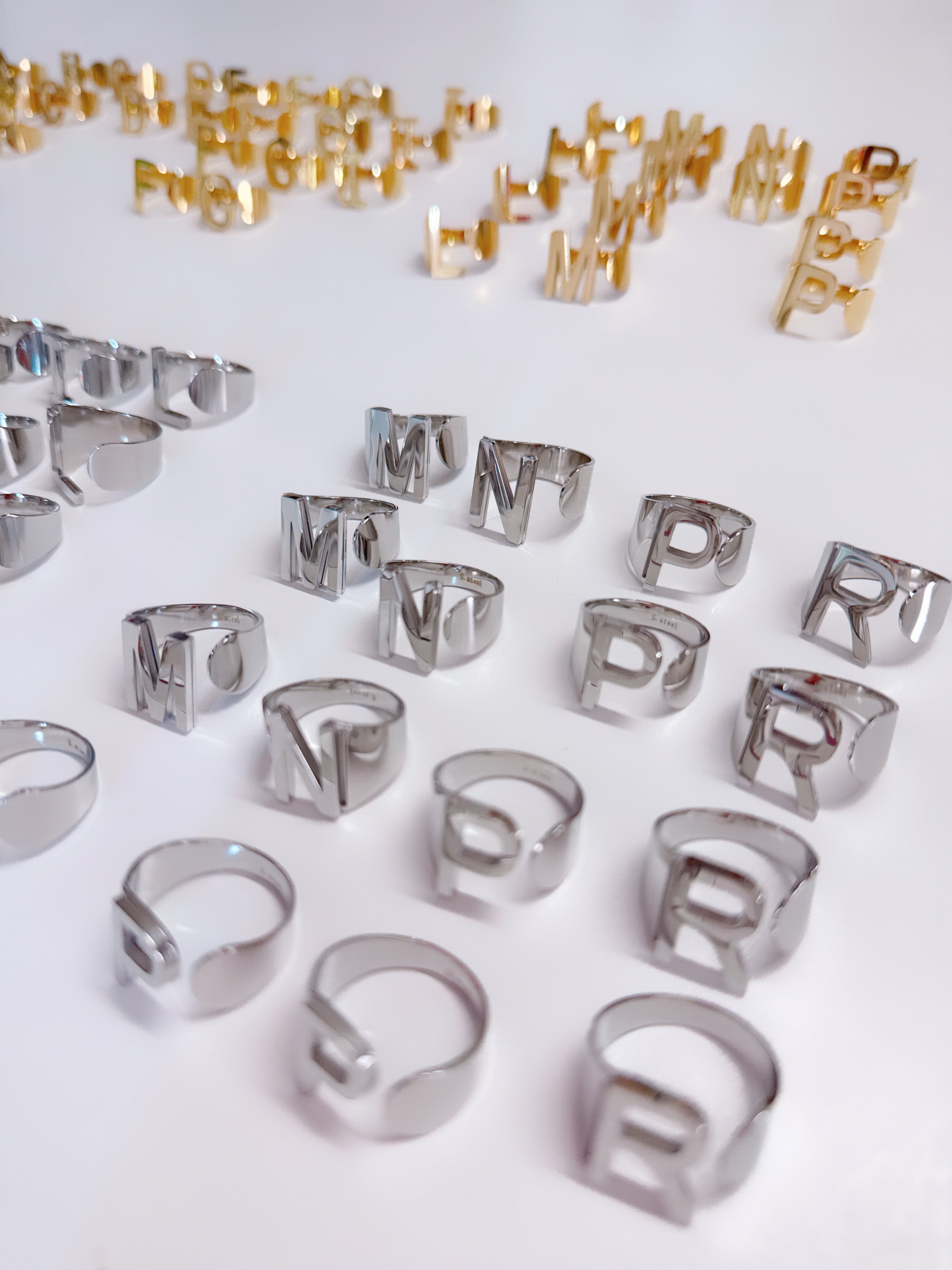 Anello Acciaio Lettera