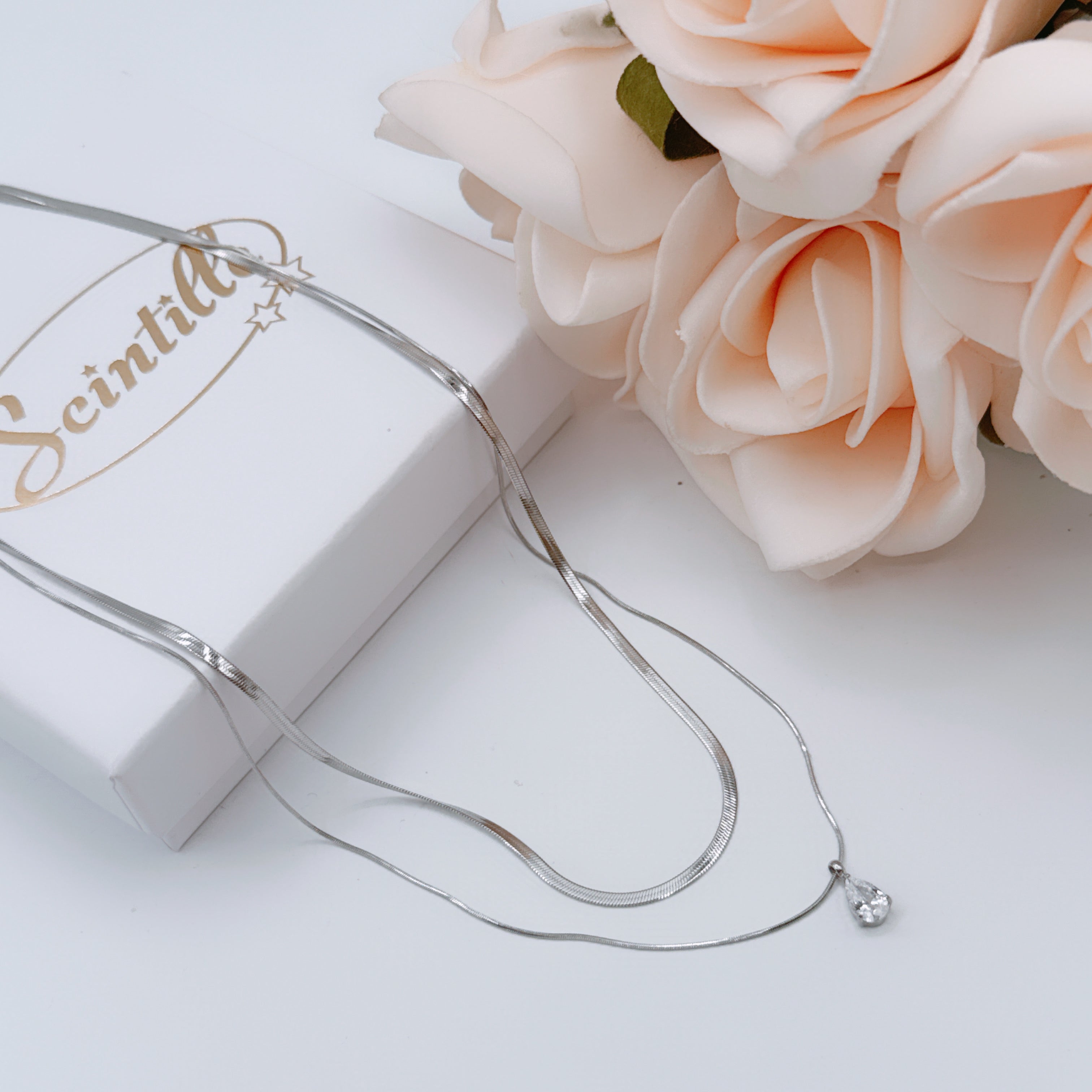 Collana Essence
