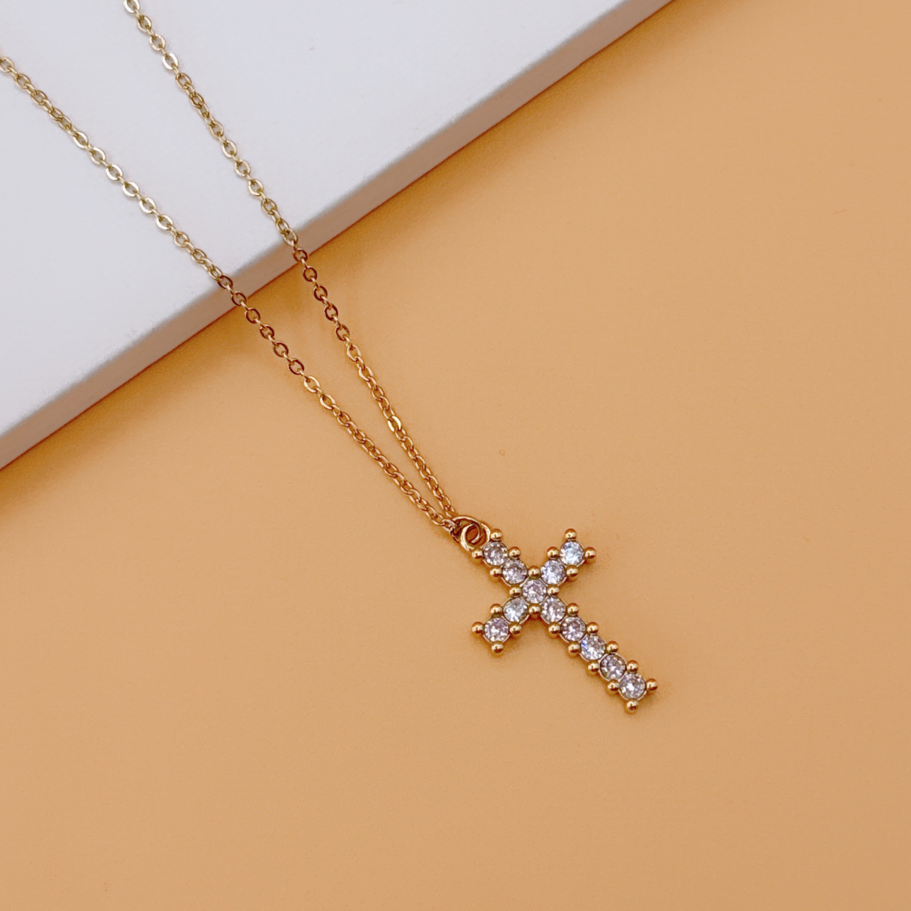 Collana Croce Lux.