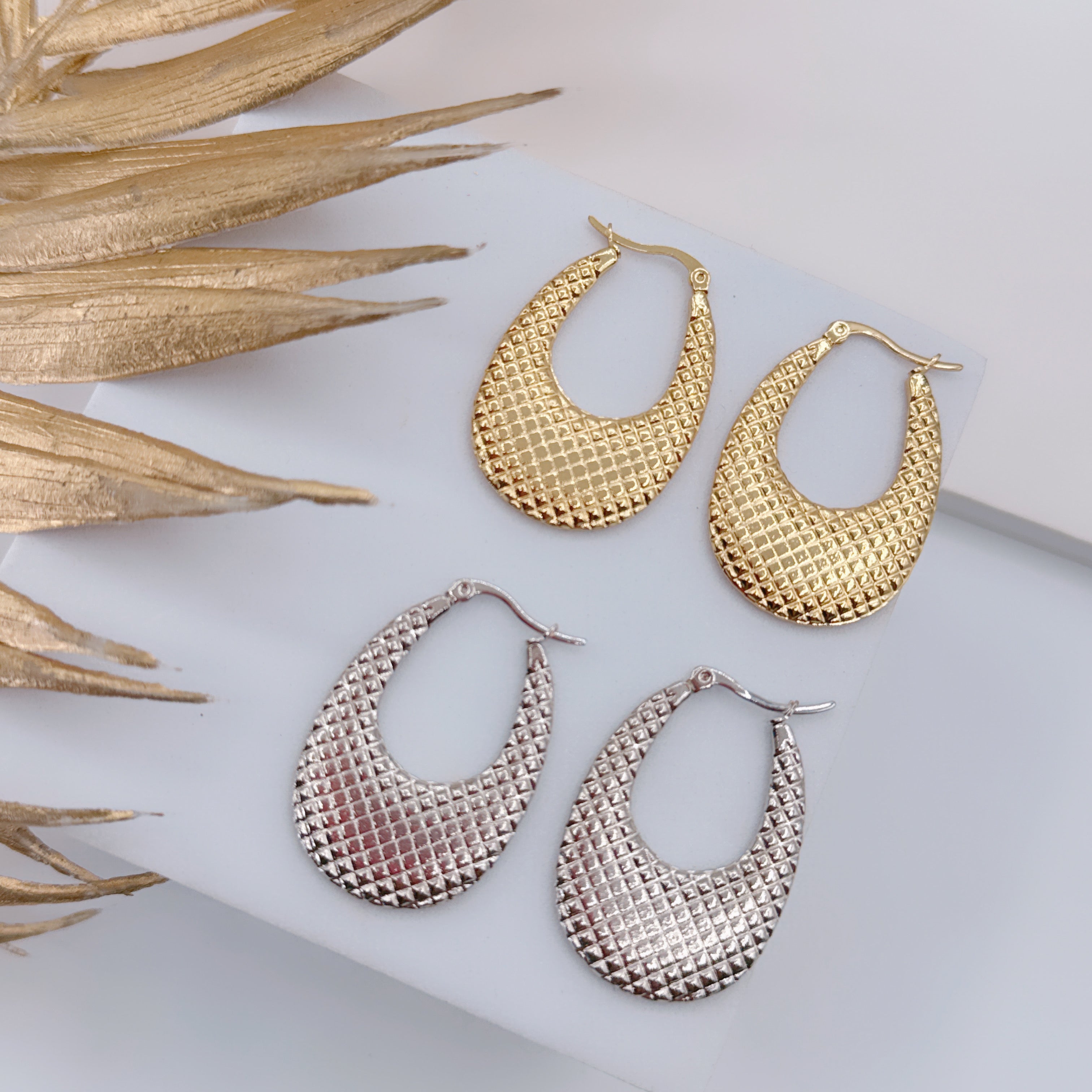 Orecchini Ovale Trama